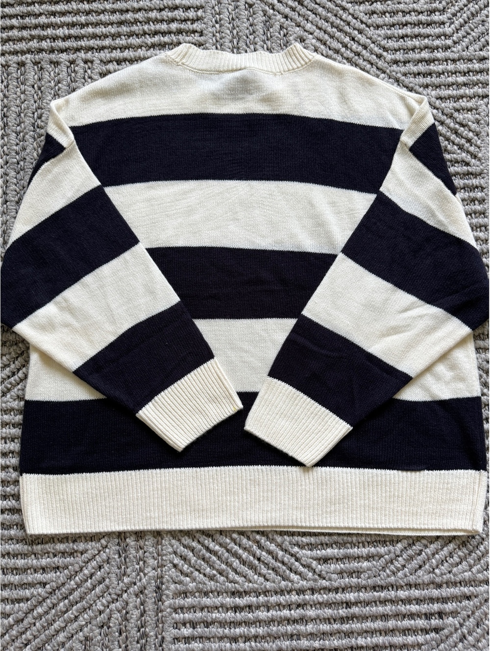 NWT H&M white and black striped sweater Size XL - Picture 4 of 6